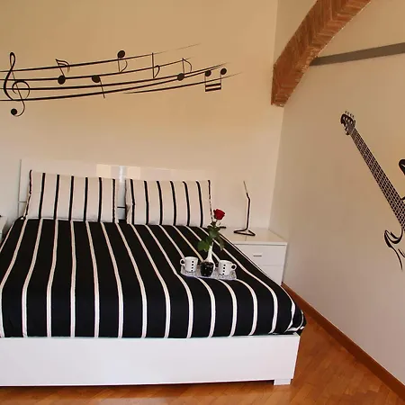 Emilia Levante Musica Apartamento Bolonia